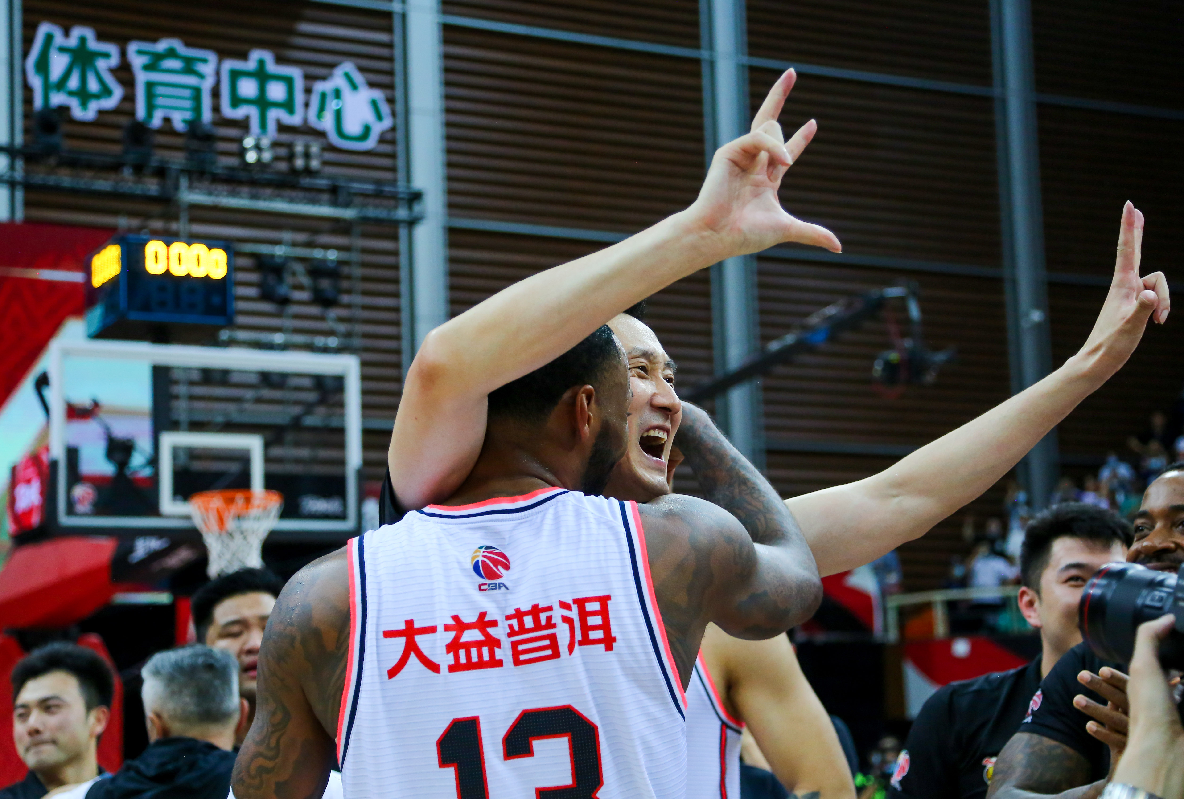 爱游戏中国-包含窗口期体能课后，拉齐奥远射贴柱备战NBA总决赛，态度坚定，临场指挥获称赞的词条