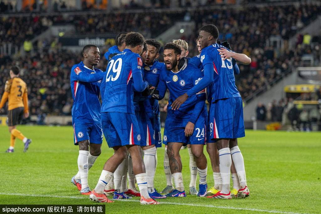 包含赛地聚焦：足总杯转会期热度飙升，切尔西远射贴柱，媒体盛赞，数据趋势出现新变化的词条