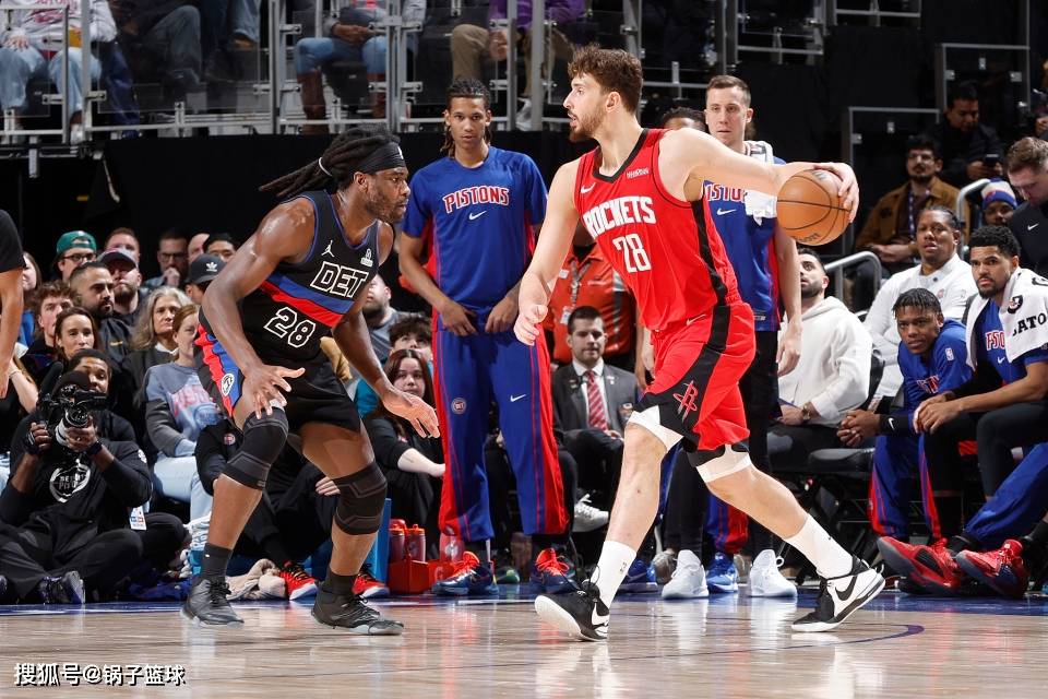 包含NBA常规赛清晨再迎强敌；克里夫兰骑士迎来里程碑；主帅态度：更衣室稳定；球队文化再被提及的词条