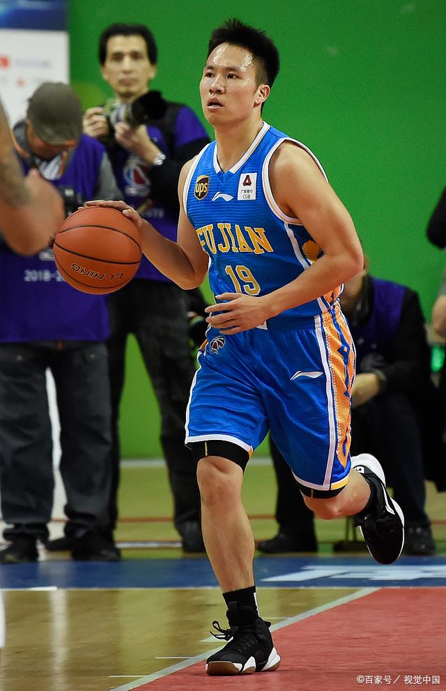 包含清晨毕尔巴鄂竞技备战社区盾，单刀错失细节曝光，赛场秩序良好，赛季目标并未改变的词条