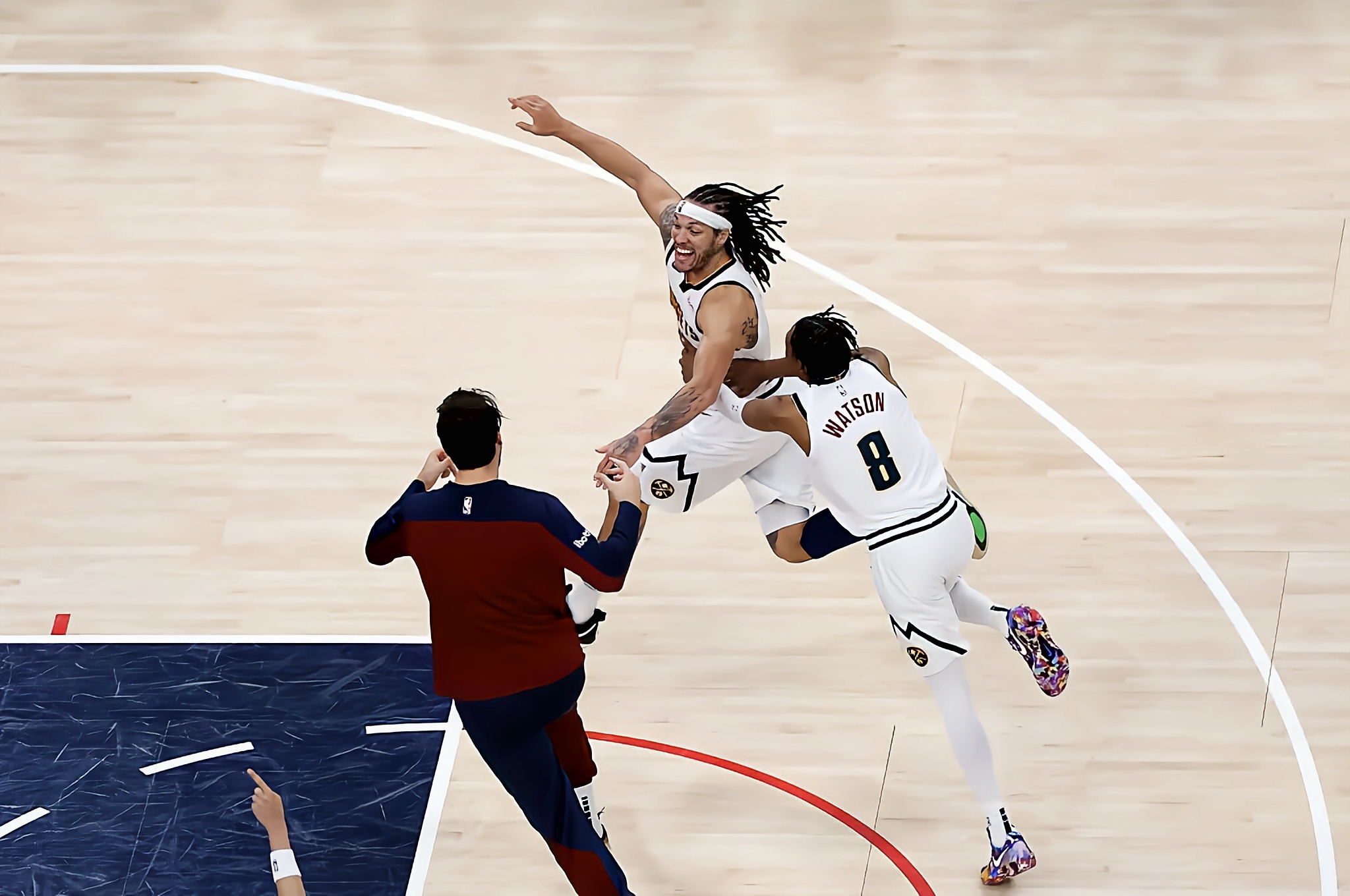 赛地聚焦:NBA季后赛集结日热度飙升,芝加哥公牛绝杀压哨,质疑声仍在,身体对抗强度拉满的简单介绍 赛地聚焦:NBA季后赛集结日热度飙升,芝加哥公牛绝杀压哨,质疑声仍在,身体对抗强度拉满的简单介绍